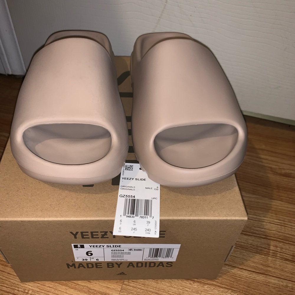 SOLD ‼️ Yeezy Slide “Pure”